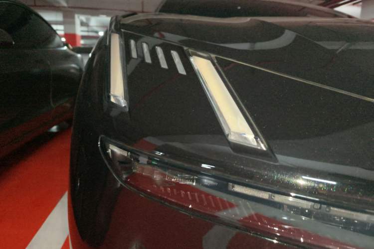 Used Lynk & Co Z10 2025 95 kWh 766 km Range Rear-Wheel Drive Max
