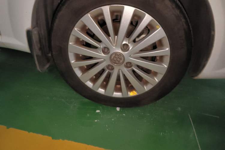 Used Buick Excelle 2015 1.5L Automatic Luxury Edition Right Front Wheel Hub