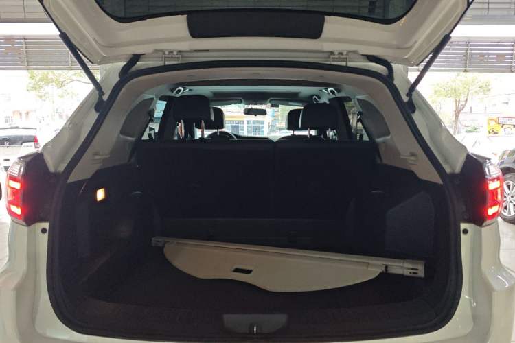 Used Venucia T70 2018 2.0L CVT Smart Enjoyment Version Trunk