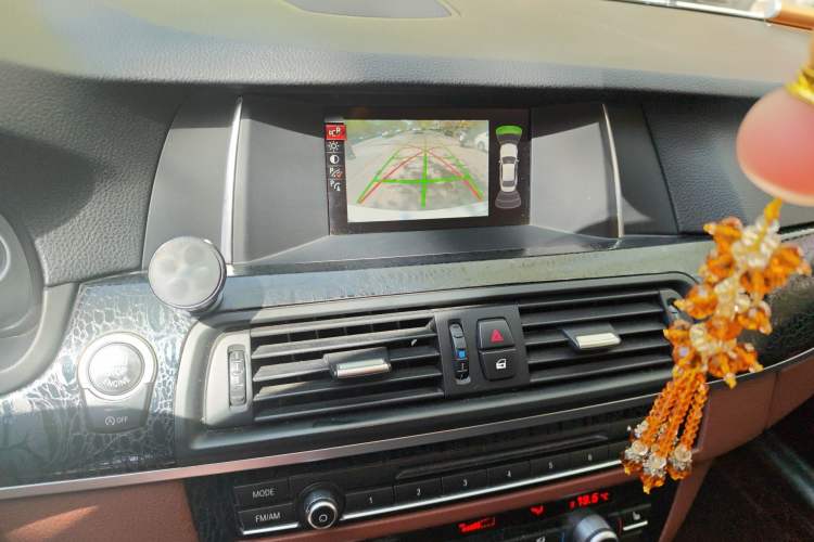 Used BMW 5 Series 2017 520Li Elegant Edition Audio And AC Panel