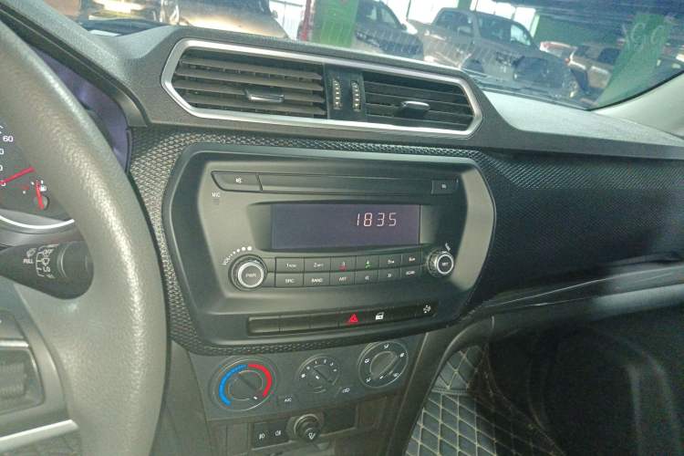 Used Great Wall Wingle 5 2021 2.0T Diesel Two-Wheel Drive Elite Version Big Double Cab China VI Standard GW4D20M Audio And AC Panel