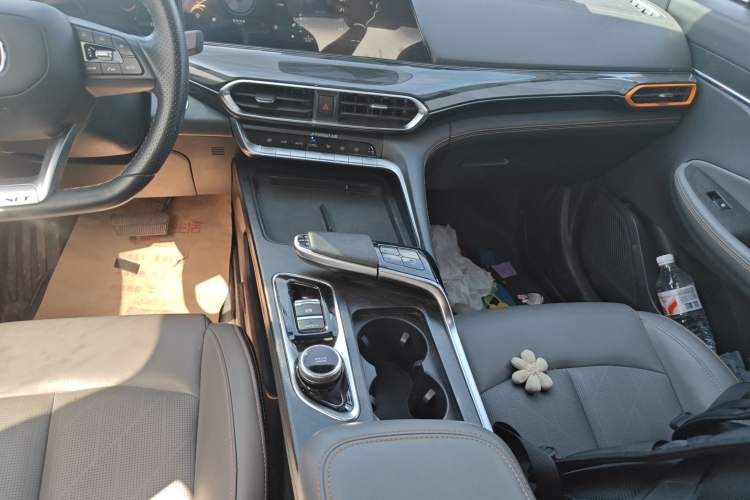 Used CHANGAN UNI-T 2022 1.5T Flagship Edition Gear Lever