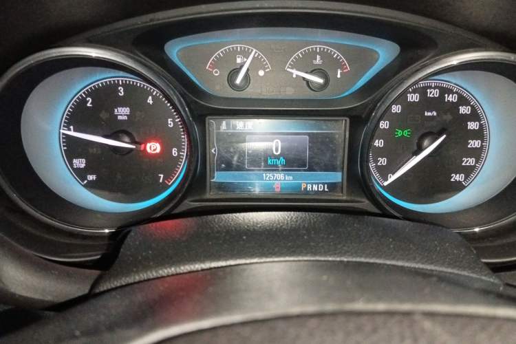 Used Buick Envision 2015 20T Two-Wheel-Drive Leading Model Odometer Close Up