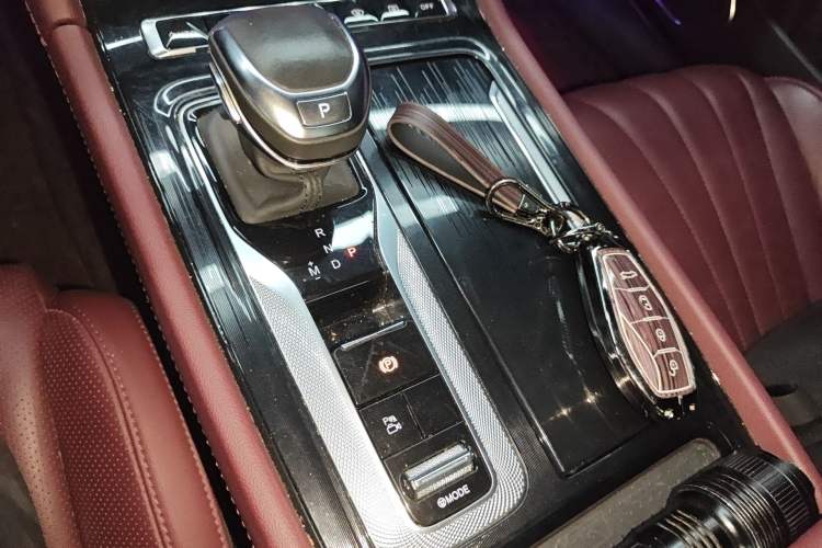 Used Hongqi H5 2023 2.0T Automatic Smart Connect Flagship Edition Gear Lever