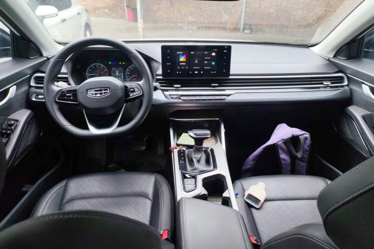 Used Geely Auto Emgrand 2023 4th Generation Champion Edition 1.5L CVT Luxury Model Center Console