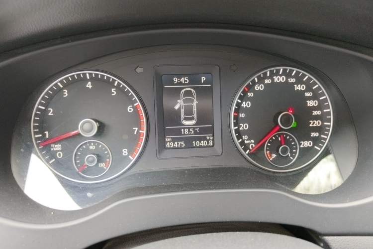 Used Volkswagen Sagitar 2014 1.4TSI Automatic Luxury Model Instrument Cluster