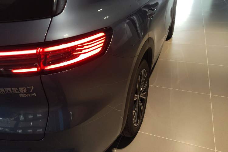 Used Geely Galaxy Galaxy Xingjian 7 EM-i 2025 120km Flagship Edition
