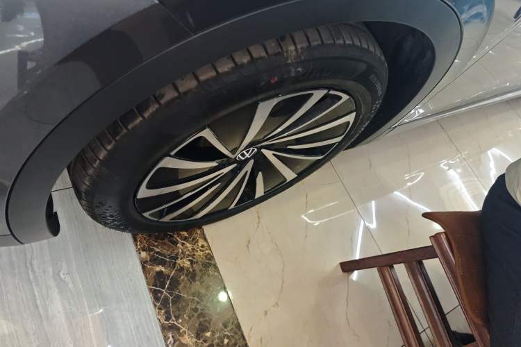 Used Volkswagen ID.4 X 2023 Smart Enjoyment Long-Range Version Left Front Wheel Hub