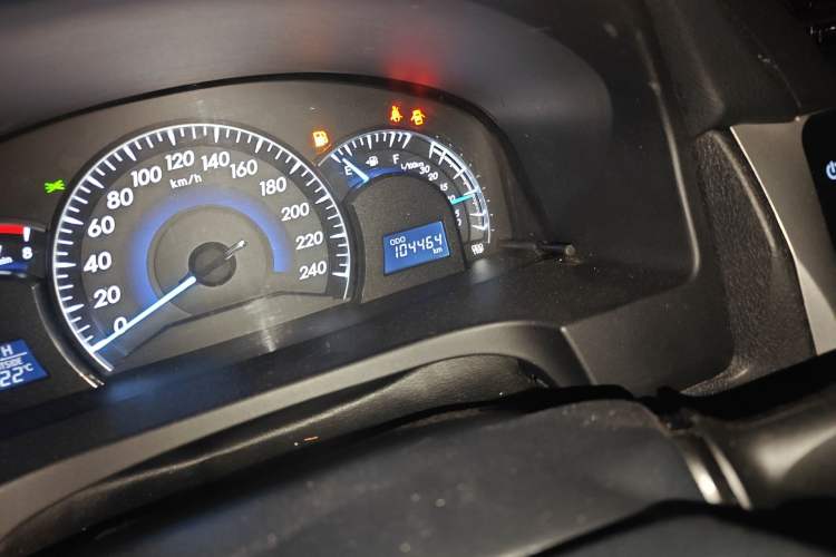 Used Toyota Camry 2015 2.0G Premier Edition Odometer Close Up