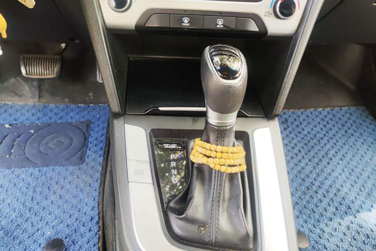 Used Hyundai Elantra (6th Generation / Lingdong) 2016 1.6L Automatic ZhiXuan – Elite Version Gear Lever