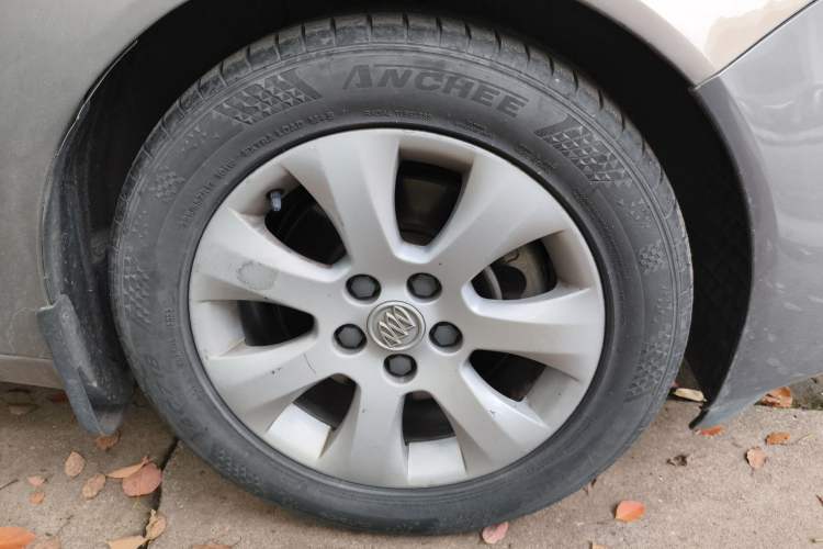 Used Buick Regal 2015 1.6T Leading Technology Model Right Front Wheel Hub