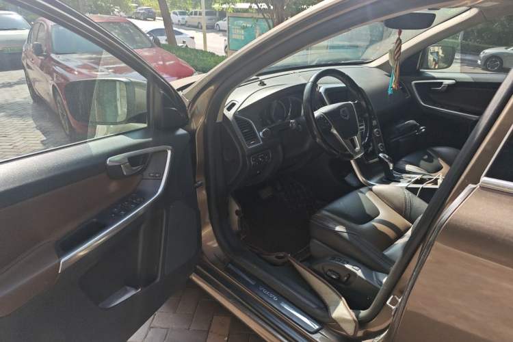 Used Volvo XC60 2015 T5 AWD Zhiyuan Edition
