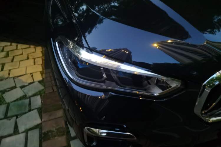 Used BMW X5 2022 xDrive 30Li Luxury M Sport Package
