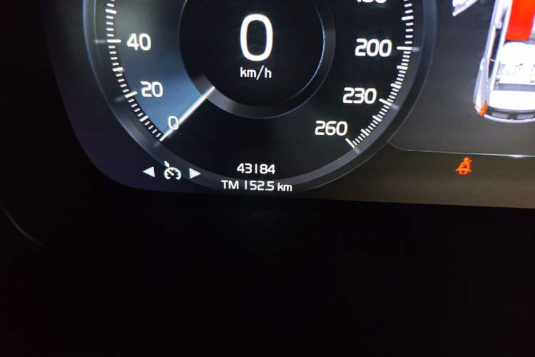 Used Volvo XC40 2021 T3 Smart & Stylish Edition Odometer Close Up