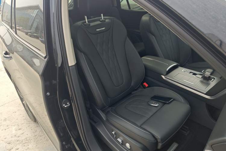 Used Hongqi HS7 PHEV 2024 2.0T PHEV Four-Wheel-Drive Flagship Edition 6 Seats
