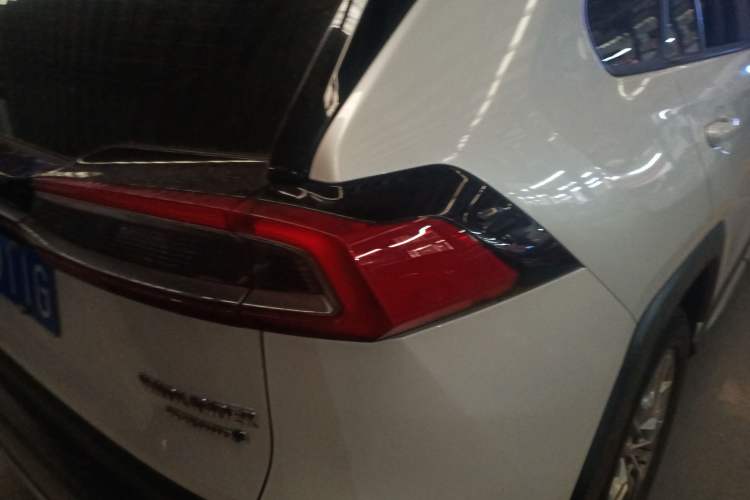 Used Toyota Wildlander 2022 Dual-Engine 2.5L E-CVT Two-Wheel Drive Luxury PLUS Edition Right Rear Taillight