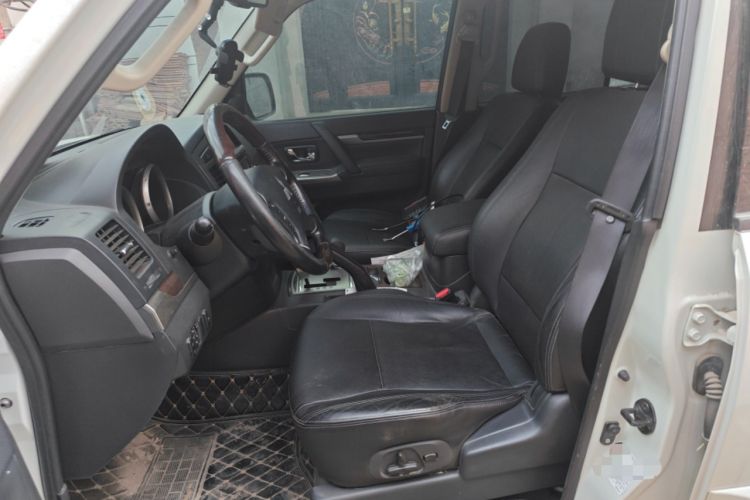 Used Mitsubishi Pajero 
