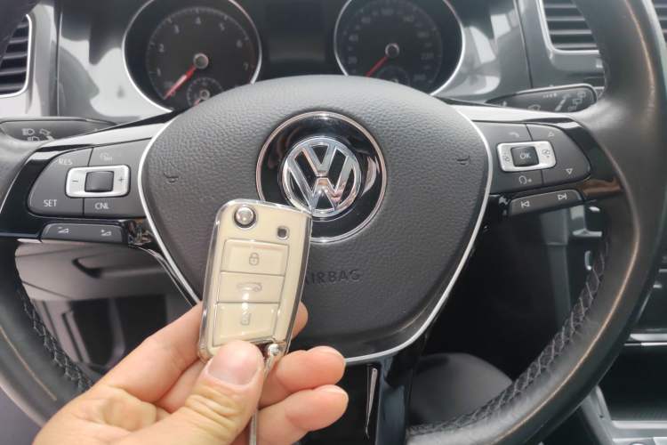 Used Volkswagen Golf 2018 230TSI Automatic Luxury Version
