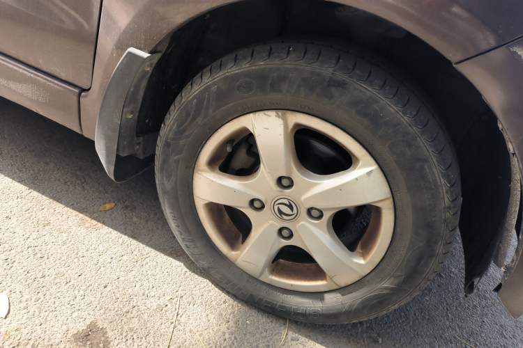 Used Dongfeng Fengon 330 2014 1.5L Manual Standard Edition DK15-02
