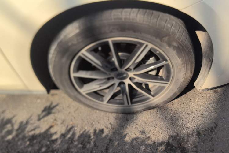 Used BYD Seal 06 New Energy 2024 DM-i 120KM Prestige Model Right Front Wheel Hub