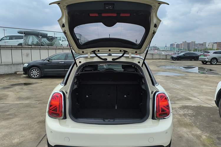 Used MINI 2019 1.5T COOPER Classic Edition Five-Door Version Trunk