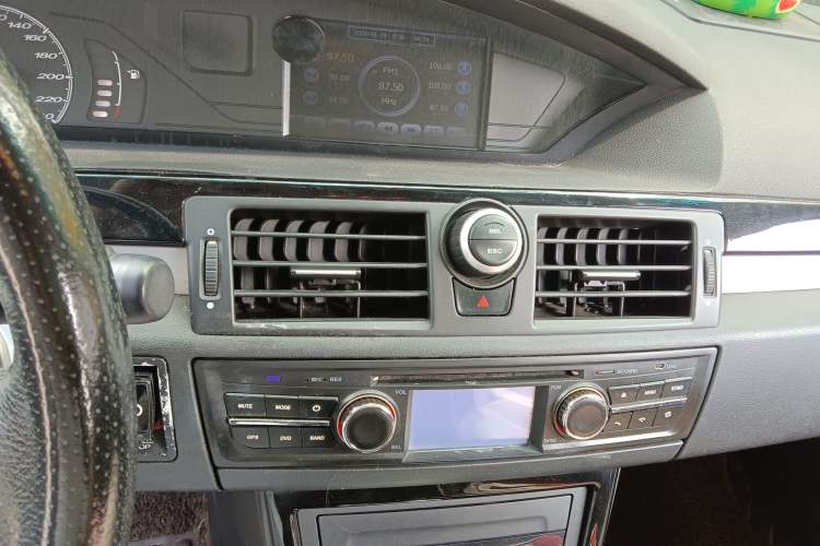 Used MG 6 2010 Hatchback 1.8L Automatic New Year Edition Audio And AC Panel