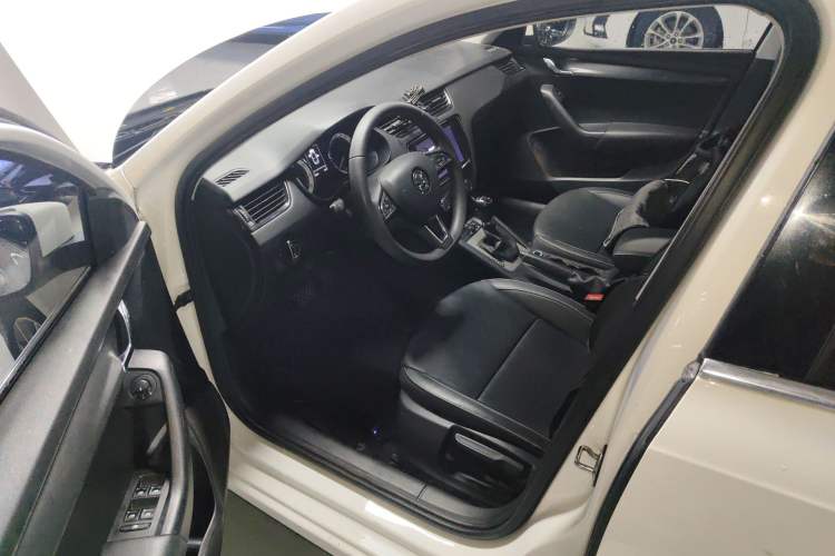 Used Skoda Octavia 2022 1.5L Automatic Comfort Edition Driver Seat