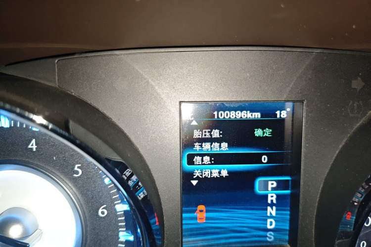 Used Chrysler 300C 2014 3.0L Excellence Edition Odometer Close Up