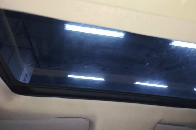 Used Buick Encore 2015 1.4T Automatic Two-Wheel Drive Urban Elite Version Headliner