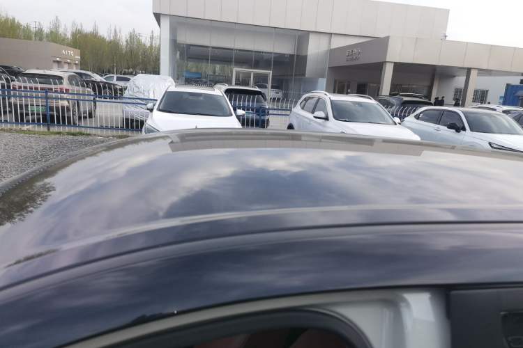 Used Wuling Bingo 2023 333 km Fast-Share Version Roof