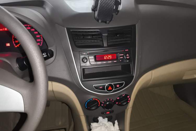 Used Hyundai Verna (older generation) 2010 Sedan 1.4L Manual Comfort GS
