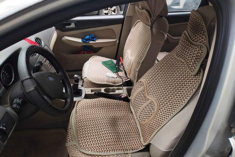 Used Ford Focus 2011 Sedan 1.8L Manual Classic Model
