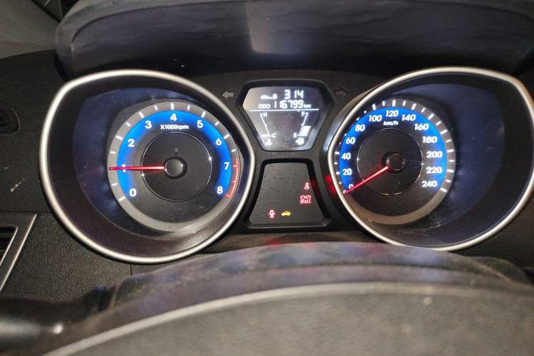 Used Hyundai Elantra (5th Generation / Langdong) 2015 1.6L Manual Fashion Edition