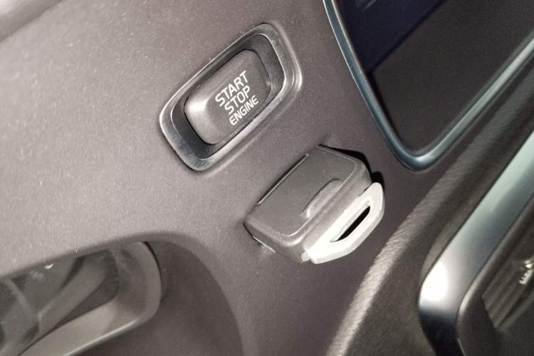 Used Volvo V40 2018 T3 Zhiyi Edition
