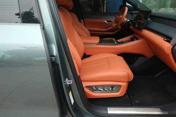 Used BYD Tang L 2025 DM 175KM Drone Player Edition Right Front Seat