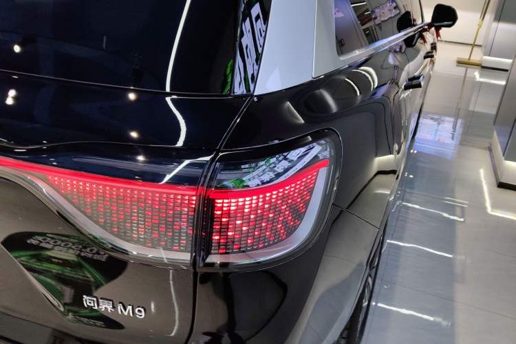 Used Hima AITO M9 2025 Extended-Range Ultra Version 52 kWh 6-Seater
