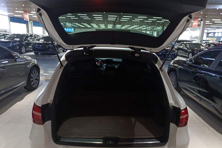 Used Mercedes-Benz GLC 2016 GLC 260 4MATIC Luxury Model
