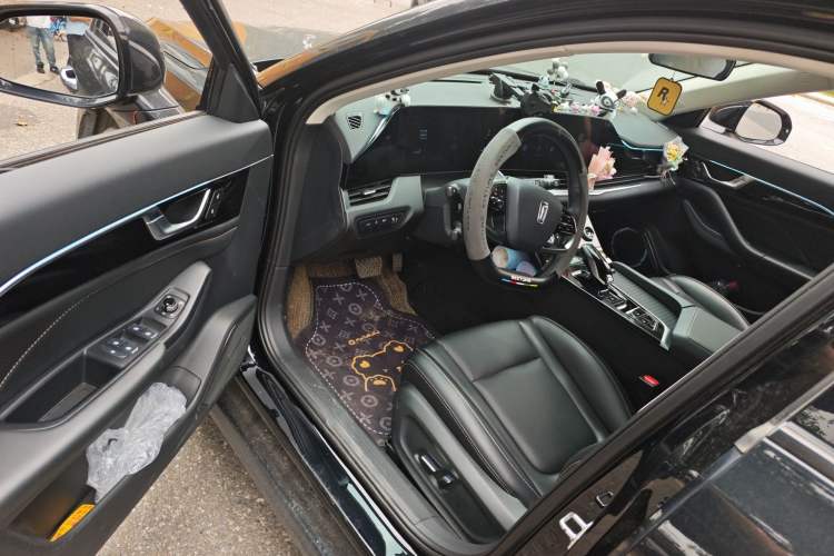 Used Bestune B70 2023 Third Generation 1.5T Automatic Enjoyment Version 70th Anniversary Edition Interior 3