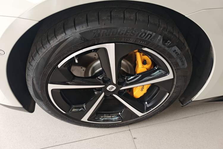 Used Xiaomi Auto SU7 2024 Four-Wheel Drive Ultra-Long Range Advanced Intelligent Driving Max Edition
