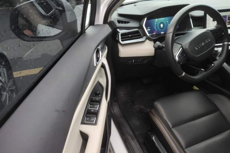 Used Lynk & Co 06 EM-P 2020 PHEV Plus Driver Seat