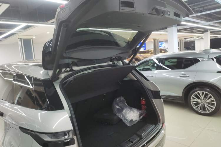 Used Land Rover Range Rover Evoque New Energy 2022 Aurora L P300e Plug-in Hybrid Electric Version
