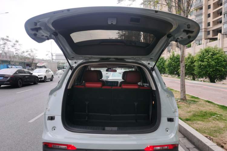 Used Dongfeng Fengon 580 2022 1.5T Automatic Enjoyment Model Trunk