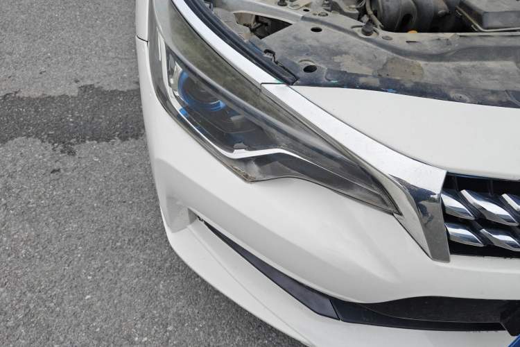 Used Venucia D60 2020 1.6L Entry Manual Comfort Edition Right Front Headlight