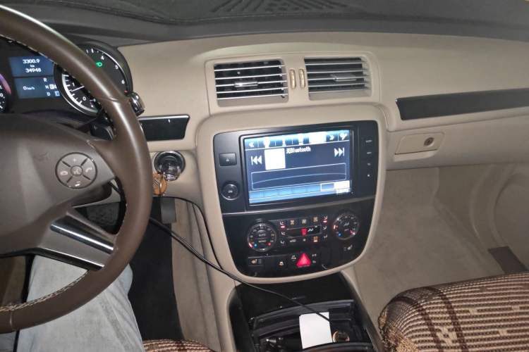 Used Mercedes-Benz R-Class 2017 R 320 4MATIC Business Edition Prestige Model