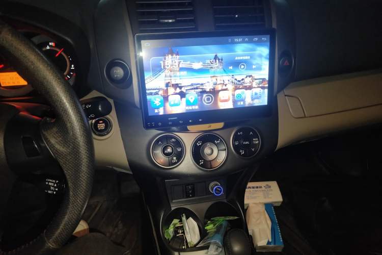 Used Toyota RAV4 2012 Luxurious 2.4L Automatic 4x4 with Stylish Features
