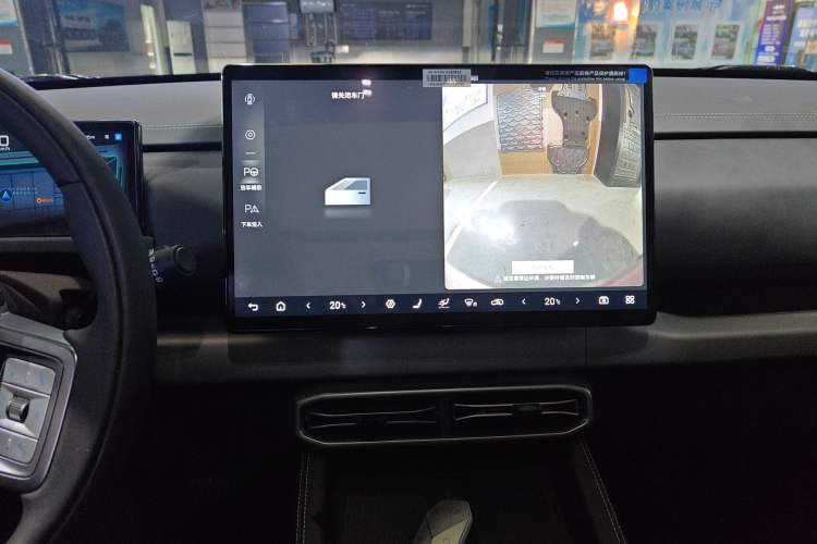 Used Formula Leopard Titanium 3 2025 501 km Range Rear-Wheel Drive Intelligent Driving Max Edition Audio And AC Panel