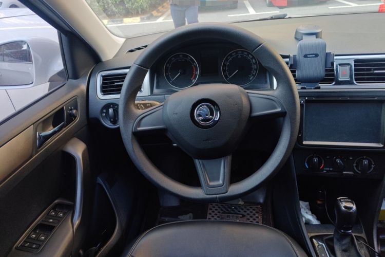 Used Skoda Rapid Spaceback 2016 Revised 1.6L Automatic Chuanxing Version
