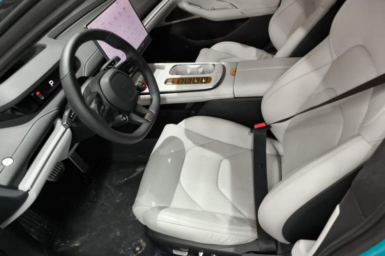 Used Xiaomi Auto SU7 2024 Four-Wheel Drive Ultra-Long Range Advanced Intelligent Driving Max Edition
