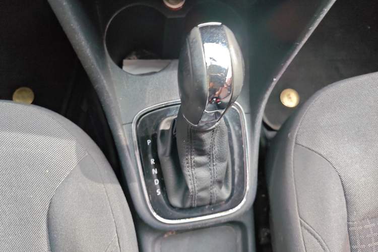 Used Volkswagen Polo 2016 1.6L Automatic Comfort Model Gear Lever