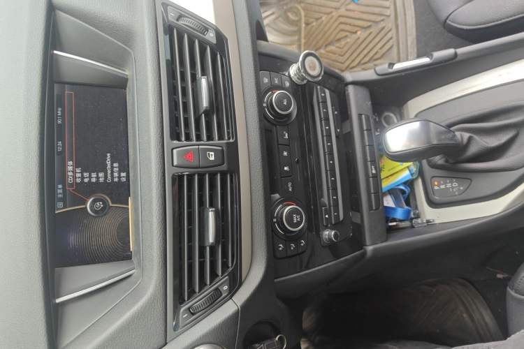 Used BMW X1 2010 sDrive18i Luxury Model Audio And AC Panel